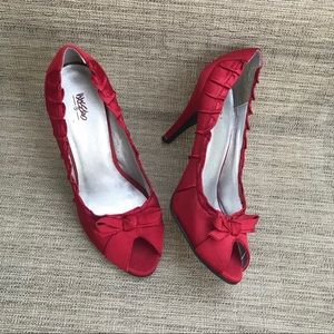 👠 Red Satin Heels with Ruched Detail • 7.5